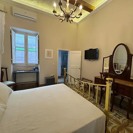 Monreal Boutique Townhouse - R024rm4 Maison d'hôtes