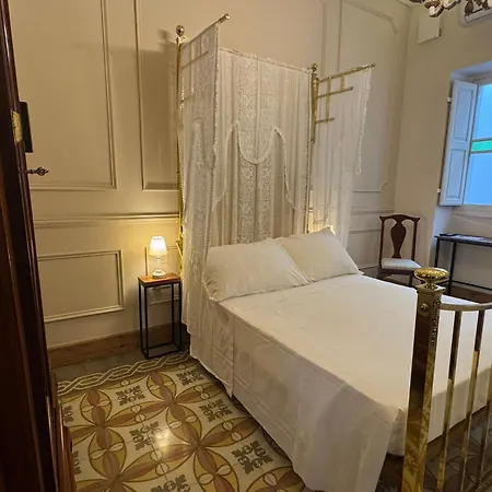 בית הארחה Monreal Boutique Townhouse - R024rm4